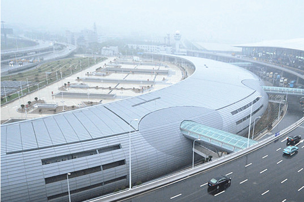 南京禄口机场双曲铝单板